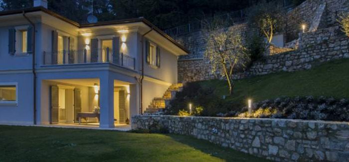 illuminazione-giardino con faretti da esterno a led